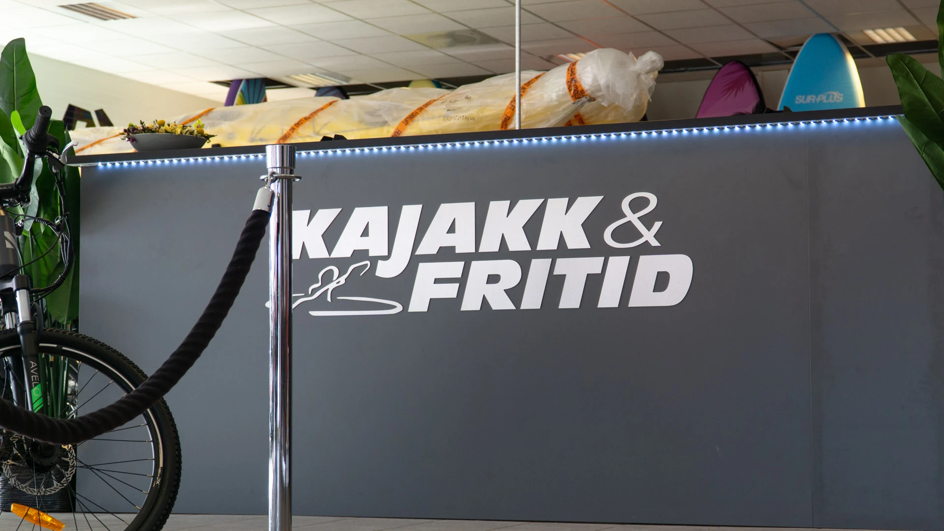 Kajakk & Fritid utfrest logo