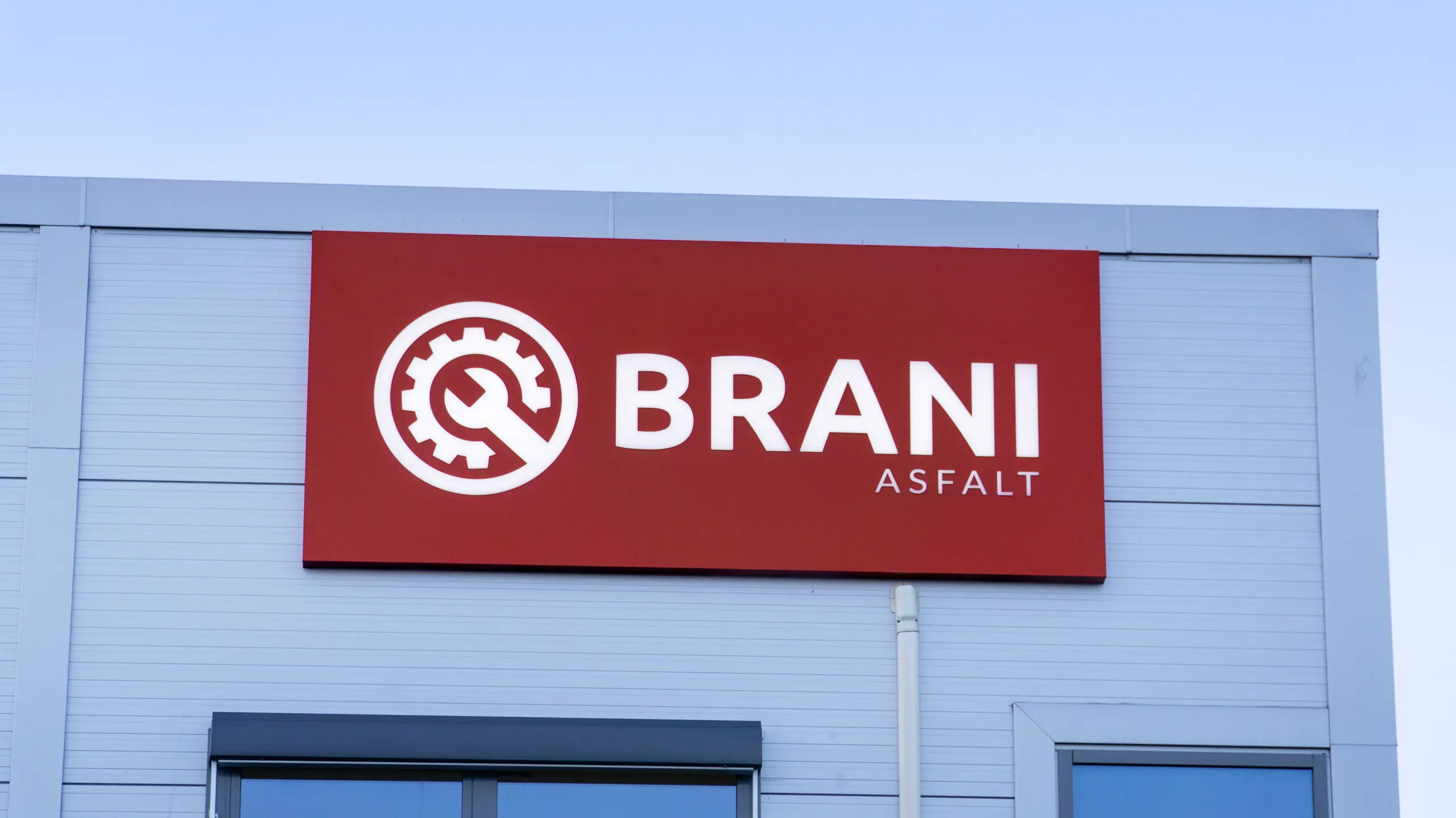 Brani Asfalt skilting fra idesystemer Drammen, Asker, Buskerud